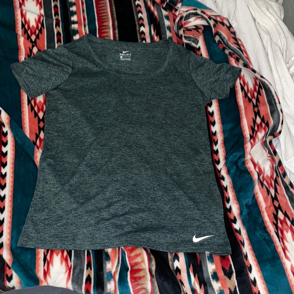 grey dri fit nike shirt